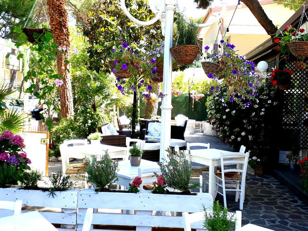 Hotel Helvetia Milano Marittima Exterior photo