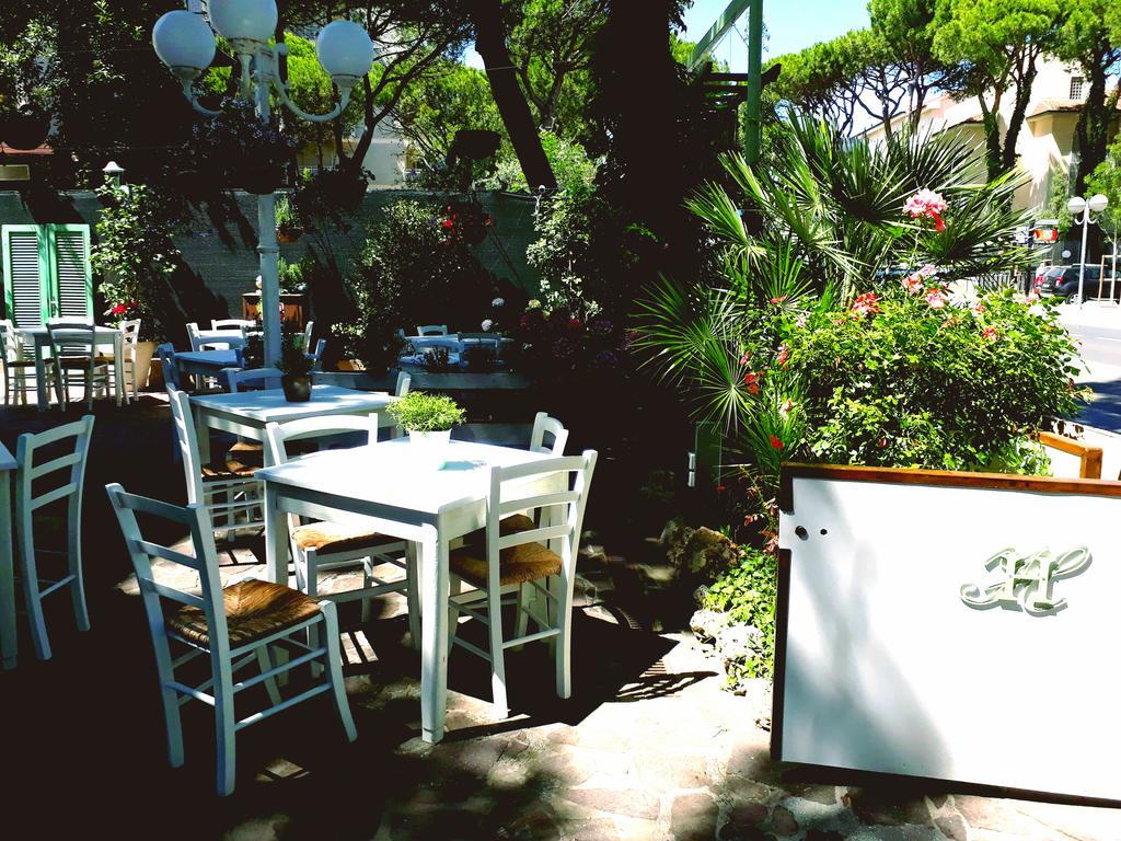 Hotel Helvetia Milano Marittima Exterior photo
